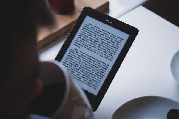 How to Turn on Dark Mode on Kindle